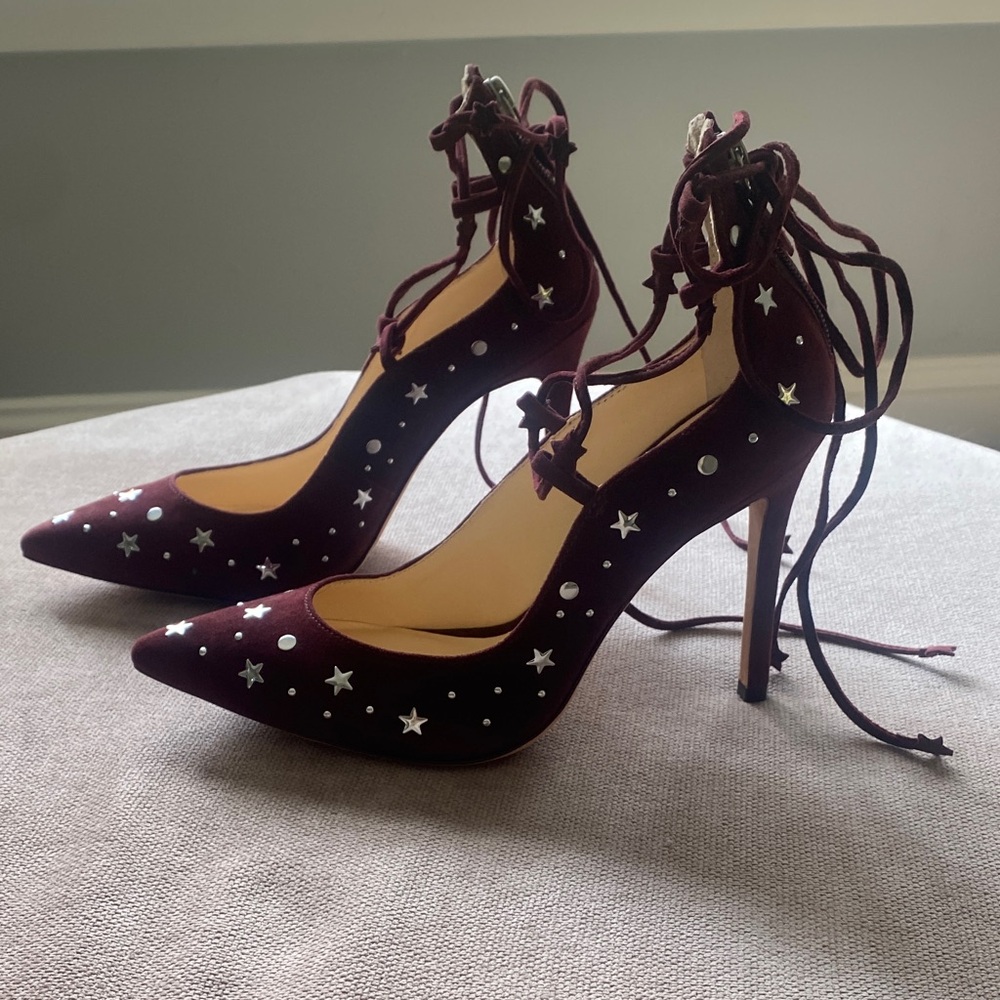 ISA TAPIA STAR STUDDED SUEDE HEEL. Burgundy suede w/ silver star studs